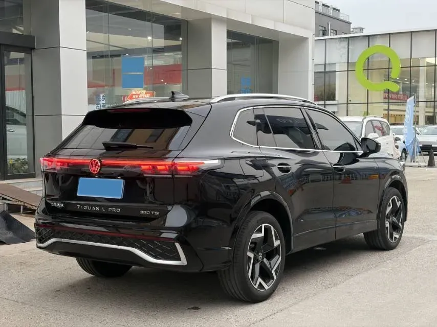 2025 Volkswagen Tiguan L 2.0T 220HP L4 7DCT,autocango,china used car exporter,china ev exporter,chinese used car exporter,chinese used ev exporter