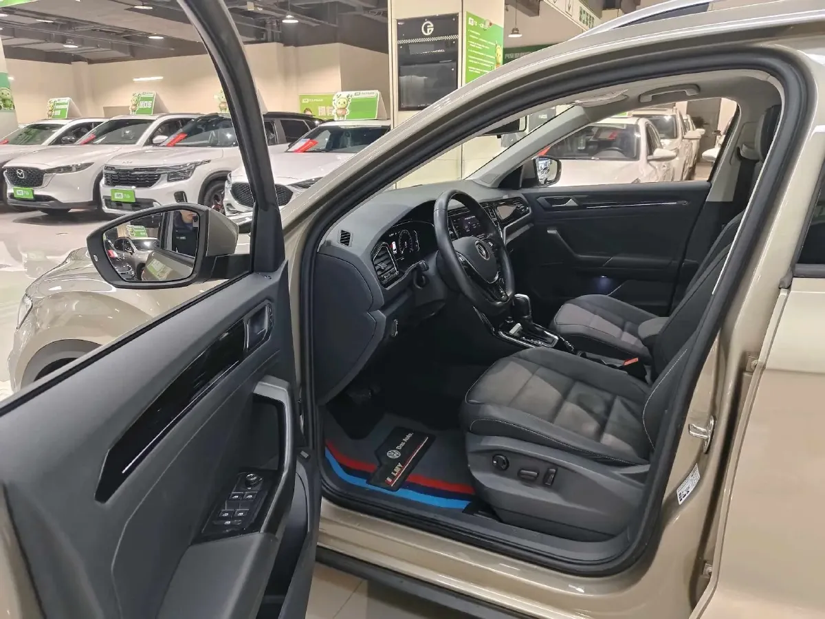 2022 Volkswagen T-Roc 1.4T 150HP L4 7DCT,autocango,china used car exporter,china ev exporter,chinese used car exporter,chinese used ev exporter