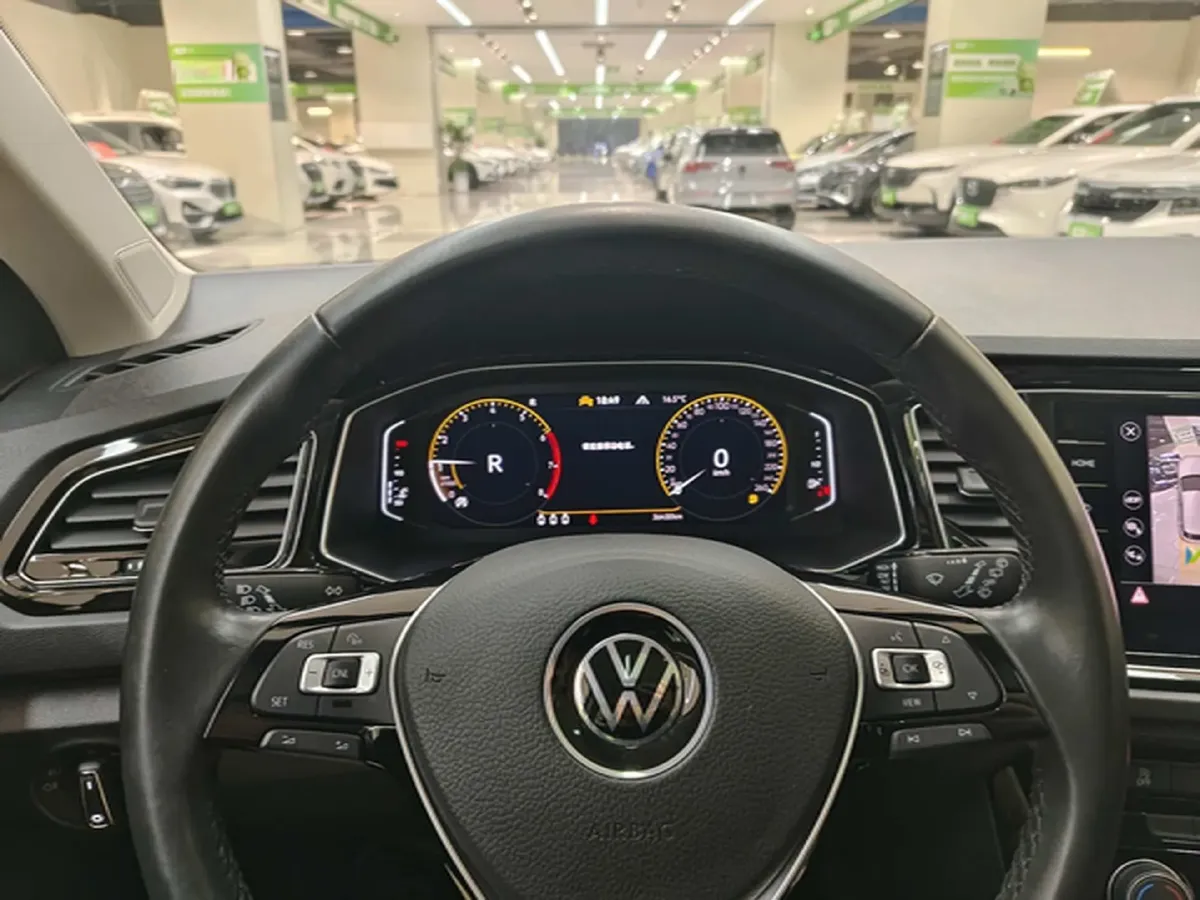 2022 Volkswagen T-Roc 1.4T 150HP L4 7DCT,autocango,china used car exporter,china ev exporter,chinese used car exporter,chinese used ev exporter