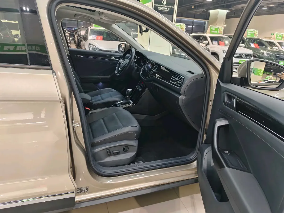 2022 Volkswagen T-Roc 1.4T 150HP L4 7DCT,autocango,china used car exporter,china ev exporter,chinese used car exporter,chinese used ev exporter