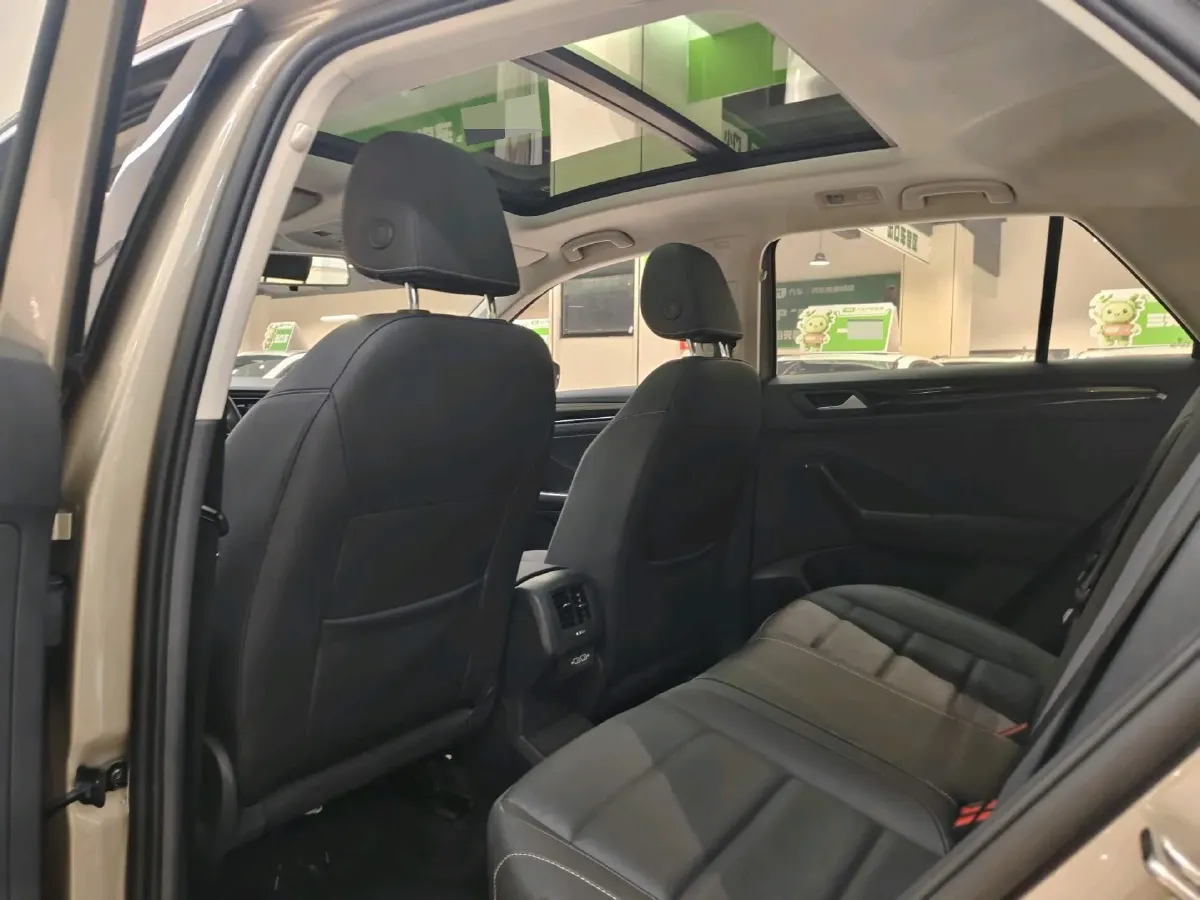 2022 Volkswagen T-Roc 1.4T 150HP L4 7DCT,autocango,china used car exporter,china ev exporter,chinese used car exporter,chinese used ev exporter