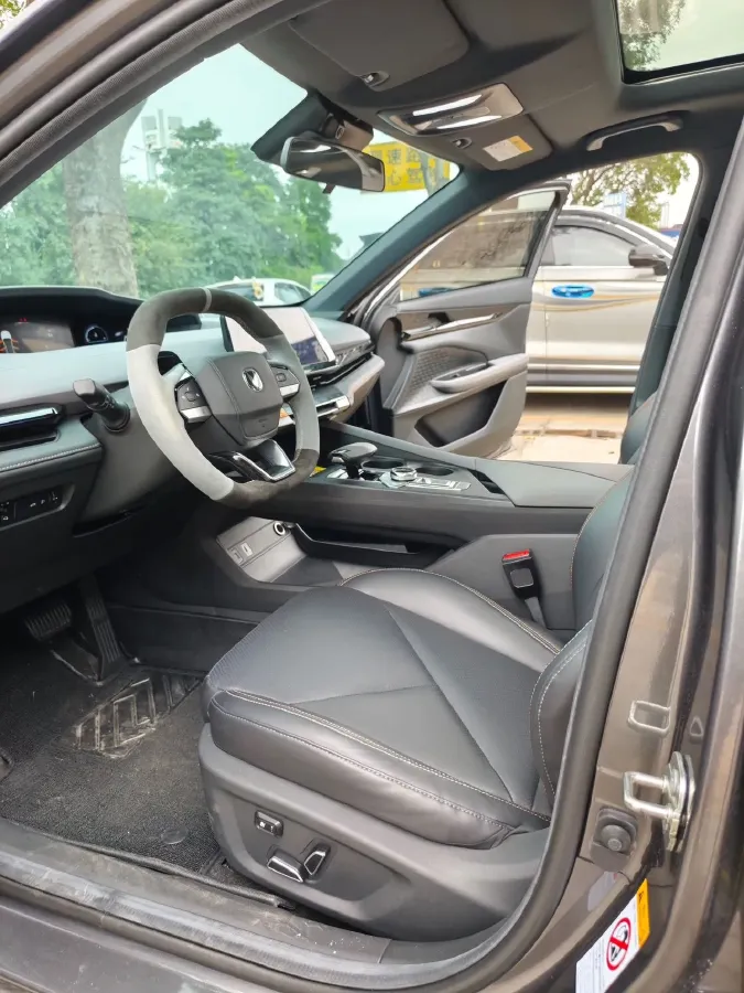 2022 ChangAn UNI-V 1.5T 188HP L4 7DCT,autocango,china used car exporter,china ev exporter,chinese used car exporter,chinese used ev exporter