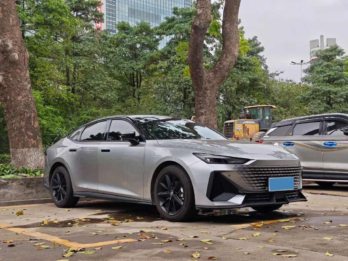 2022 ChangAn UNI-V 1.5T 188HP L4 7DCT,autocango,china used car exporter,china ev exporter,chinese used car exporter,chinese used ev exporter