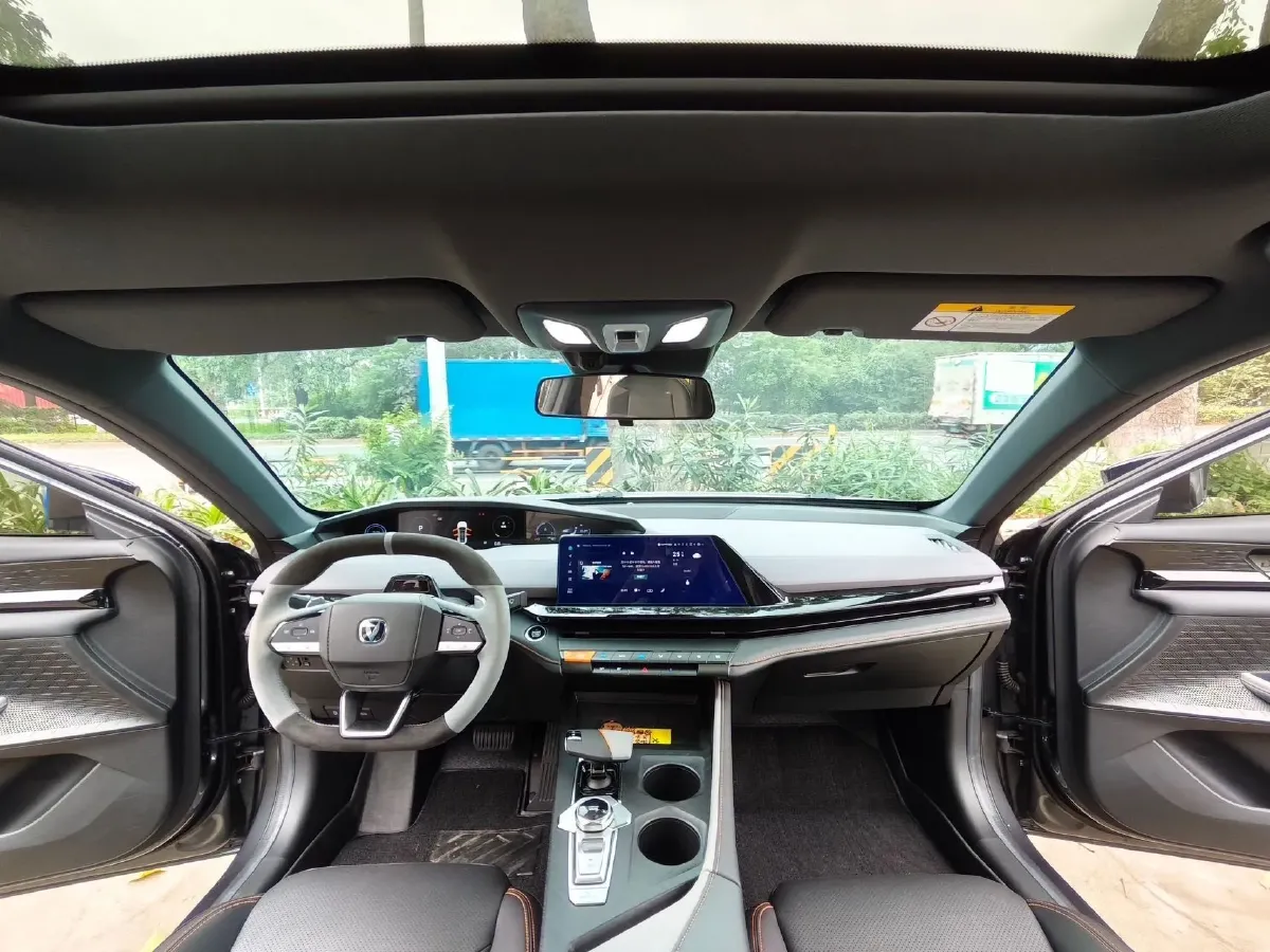 2022 ChangAn UNI-V 1.5T 188HP L4 7DCT,autocango,china used car exporter,china ev exporter,chinese used car exporter,chinese used ev exporter