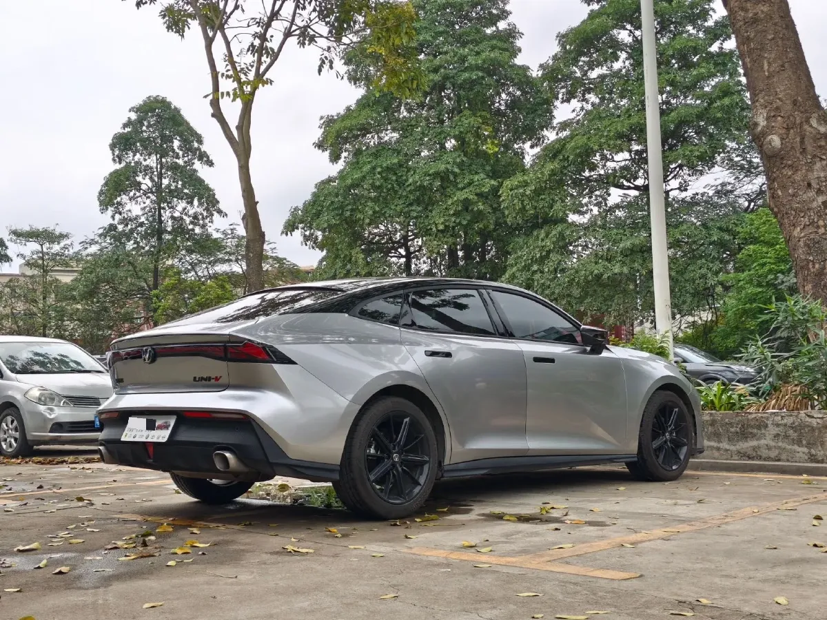 2022 ChangAn UNI-V 1.5T 188HP L4 7DCT,autocango,china used car exporter,china ev exporter,chinese used car exporter,chinese used ev exporter