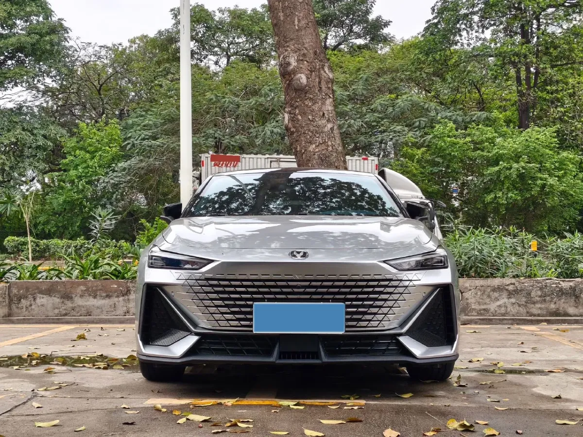 2022 ChangAn UNI-V 1.5T 188HP L4 7DCT,autocango,china used car exporter,china ev exporter,chinese used car exporter,chinese used ev exporter