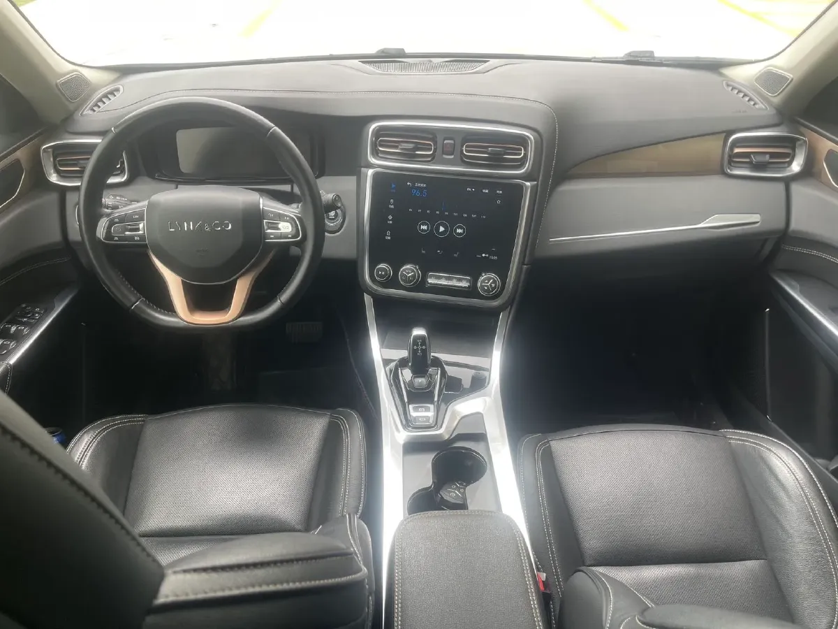 2017 LYNK&CO 01 2.0T 190HP L4 6AT,autocango,china used car exporter,china ev exporter,chinese used car exporter,chinese used ev exporter