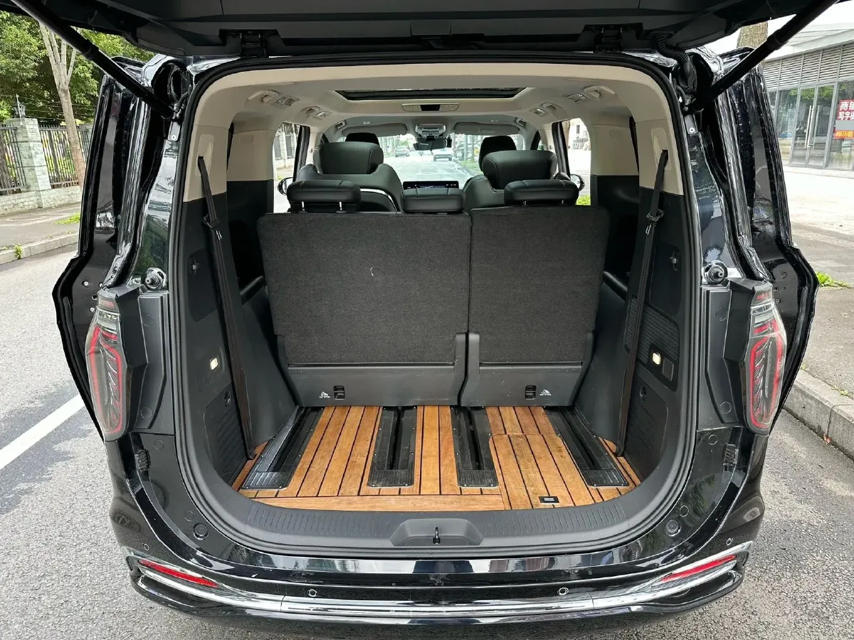 2023 HongQi HQ9 2.0T 252HP L4 8AT,autocango,china used car exporter,china ev exporter,chinese used car exporter,chinese used ev exporter