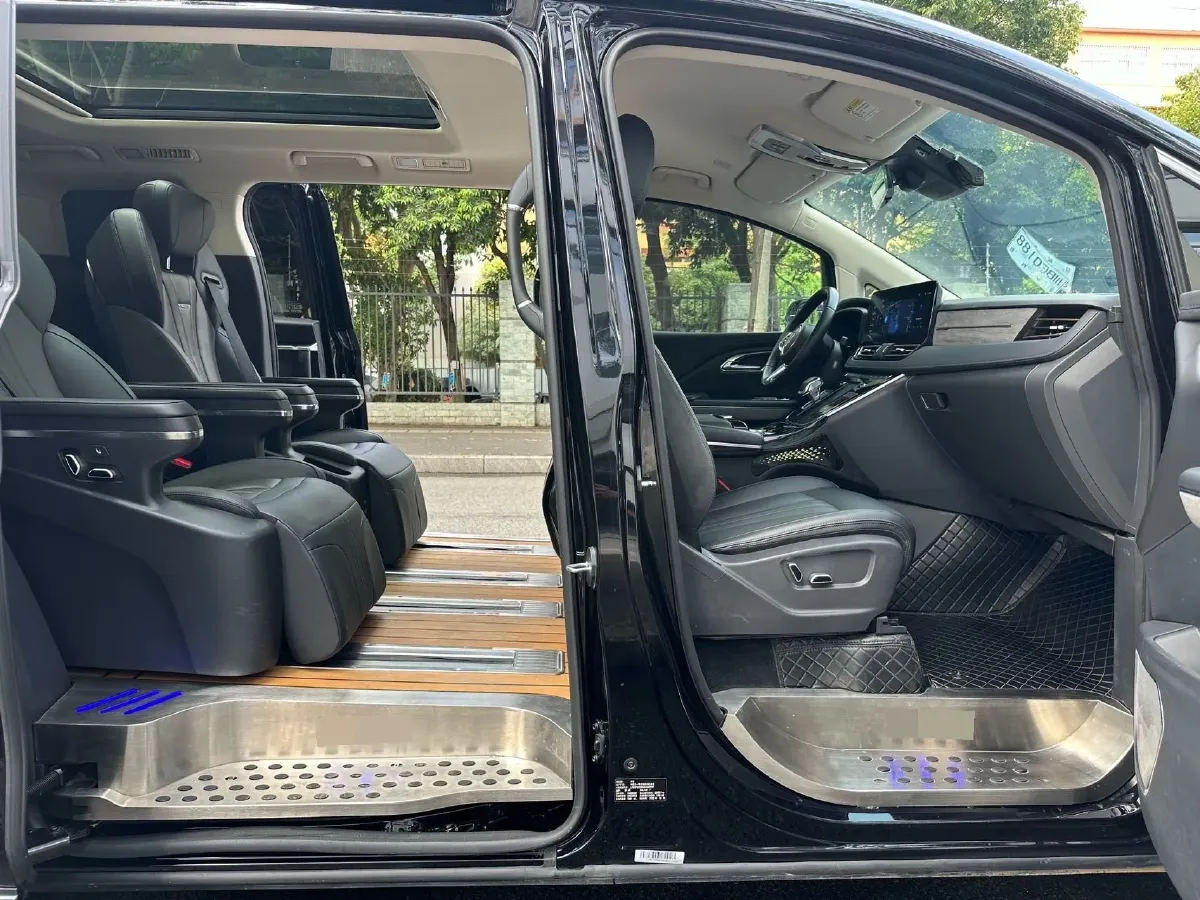 2023 HongQi HQ9 2.0T 252HP L4 8AT,autocango,china used car exporter,china ev exporter,chinese used car exporter,chinese used ev exporter