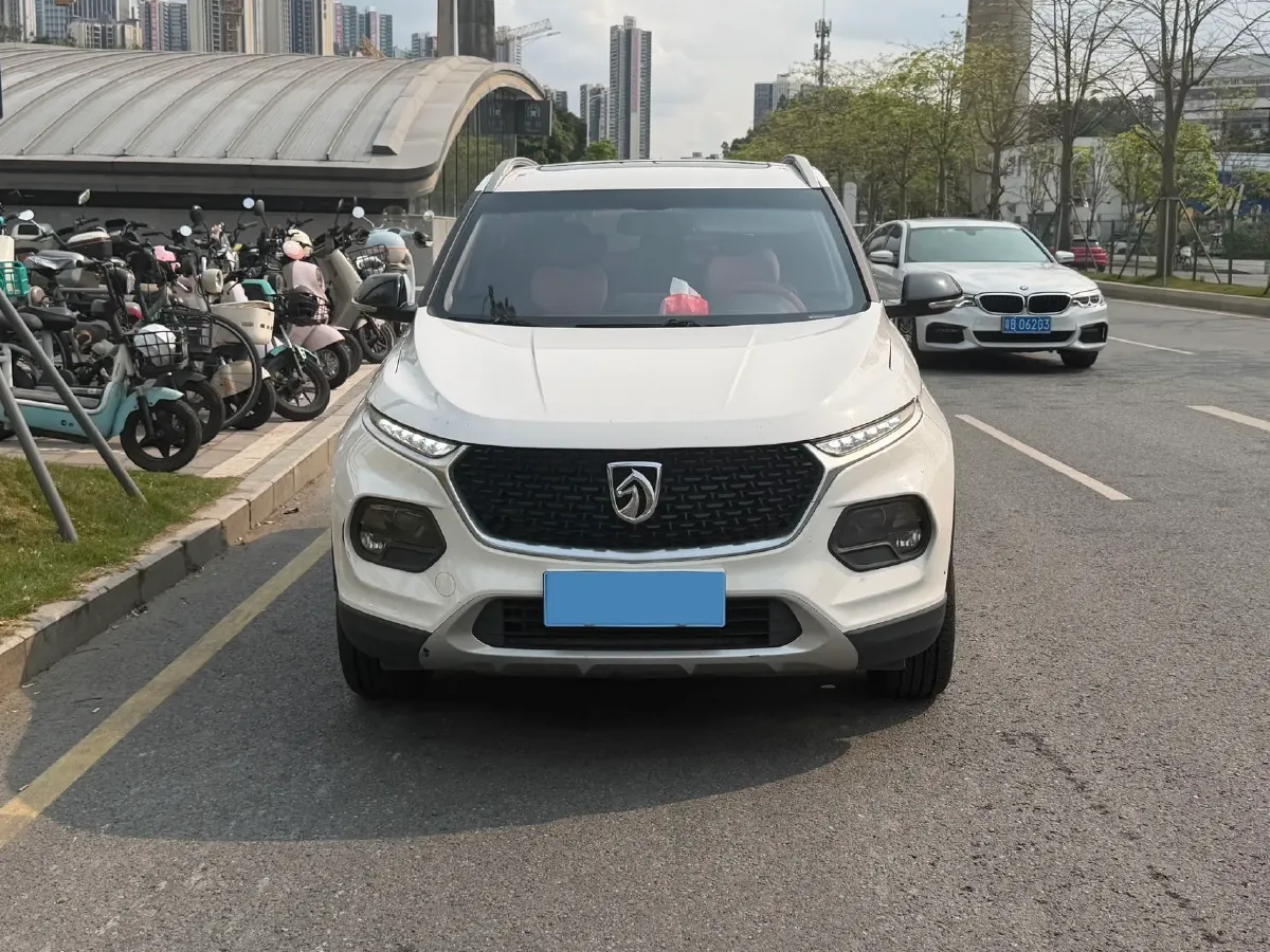 2019 BaoJun RM-5 1.5L 99HP L4 6MT,autocango,china used car exporter,china ev exporter,chinese used car exporter,chinese used ev exporter
