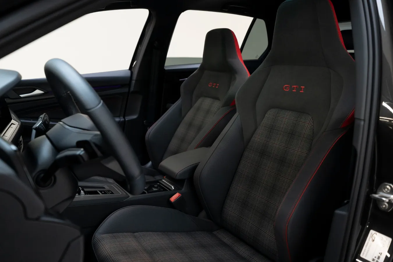 2023 Volkswagen GolfGTI 2.0T 220HP L4 7DCT,autocango,china used car exporter,china ev exporter,chinese used car exporter,chinese used ev exporter