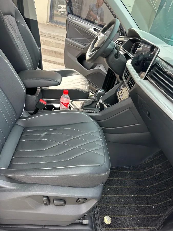 2024 Volkswagen Tiguan L 2.0T 186HP L4 7DCT,autocango,china used car exporter,china ev exporter,chinese used car exporter,chinese used ev exporter