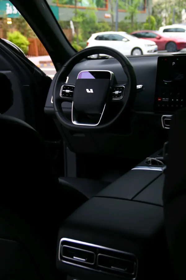 2023 Li L7 Range Extended 154HP REEV 40.9KWH,autocango,china used car exporter,china ev exporter,chinese used car exporter,chinese used ev exporter