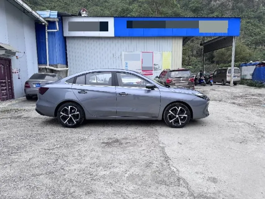 2026 Roewe i5 1.5L 129HP L4 CVT,autocango,china used car exporter,china ev exporter,chinese used car exporter,chinese used ev exporter