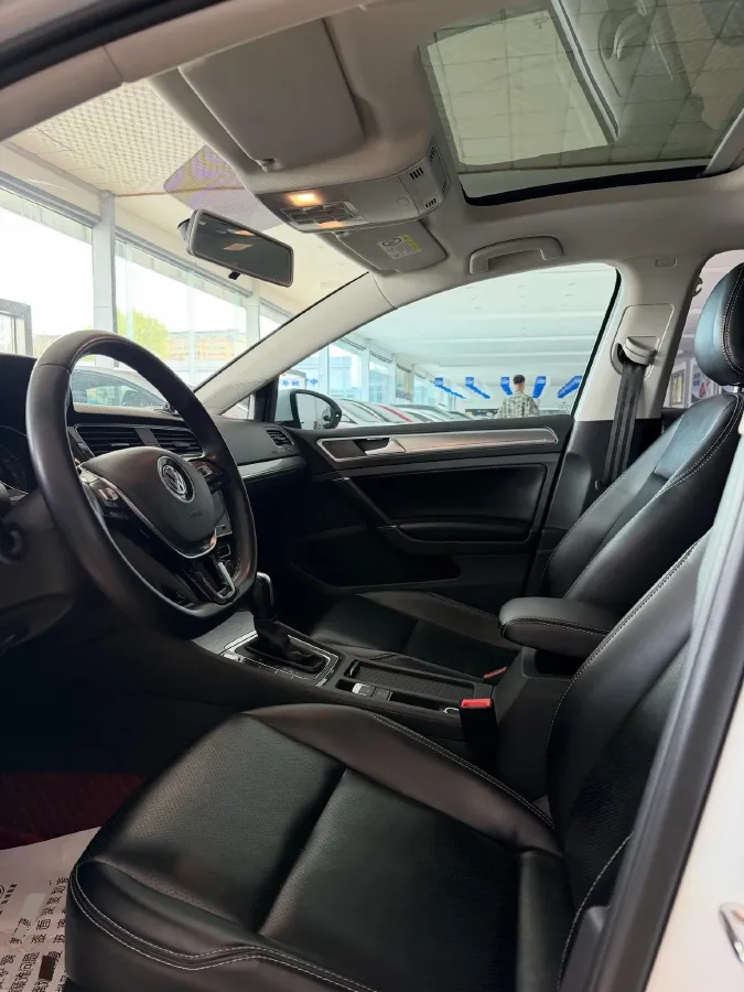 2020 Volkswagen Golf 1.2T 116HP L4 7DCT,autocango,china used car exporter,china ev exporter,chinese used car exporter,chinese used ev exporter