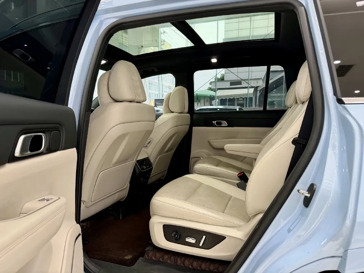 2021 Li ONE Range Extended 131HP REEV 40.5KWH,autocango,china used car exporter,china ev exporter,chinese used car exporter,chinese used ev exporter