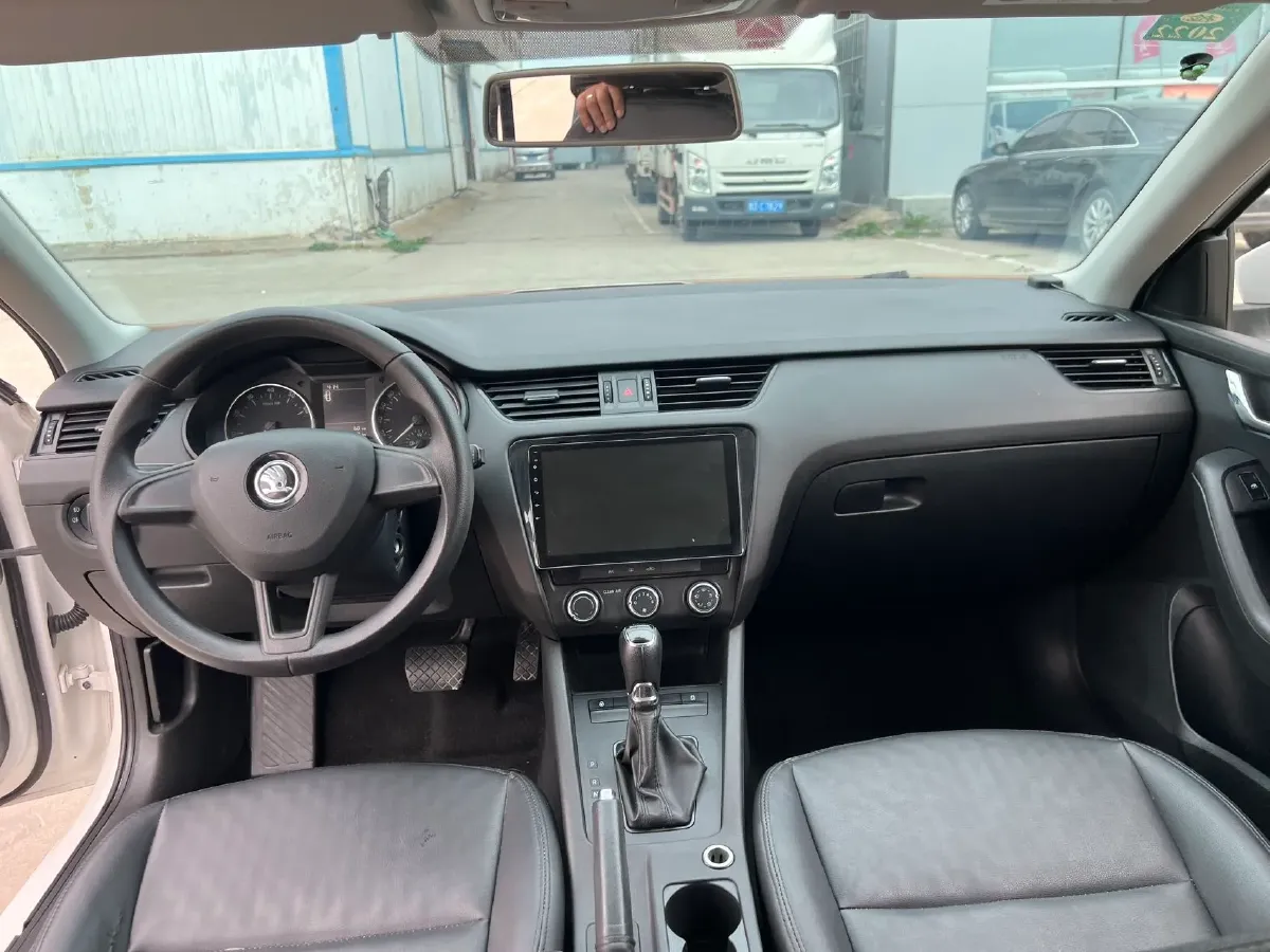 2017 Skoda Octavia 1.6L 110HP L4 6AT,autocango,china used car exporter,china ev exporter,chinese used car exporter,chinese used ev exporter