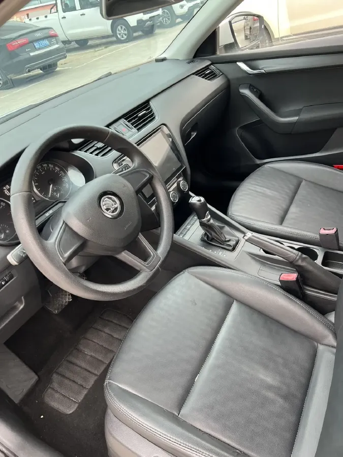 2017 Skoda Octavia 1.6L 110HP L4 6AT,autocango,china used car exporter,china ev exporter,chinese used car exporter,chinese used ev exporter