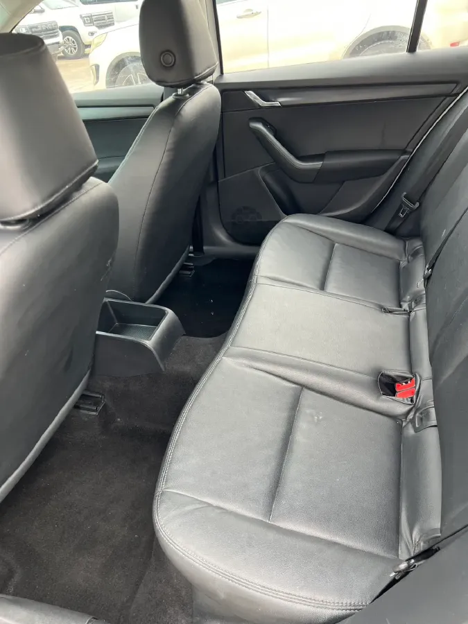 2017 Skoda Octavia 1.6L 110HP L4 6AT,autocango,china used car exporter,china ev exporter,chinese used car exporter,chinese used ev exporter