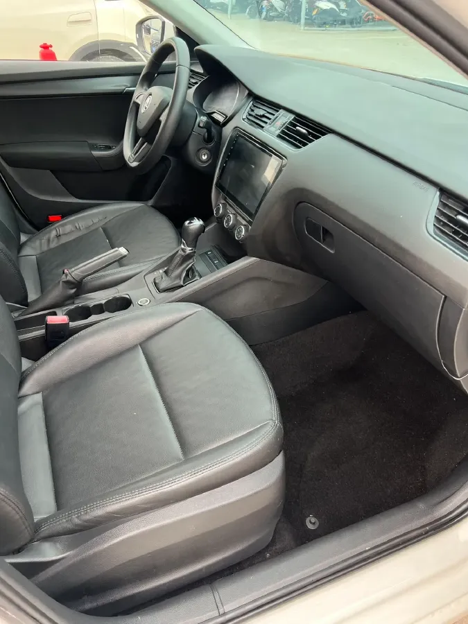 2017 Skoda Octavia 1.6L 110HP L4 6AT,autocango,china used car exporter,china ev exporter,chinese used car exporter,chinese used ev exporter