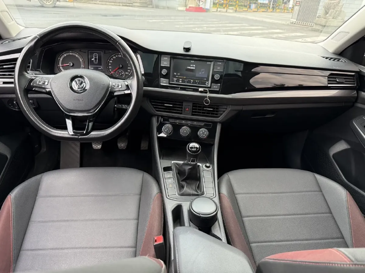 2019 Dongfeng RuiQi 6 2.4L 158HP L4 5MT,autocango,china used car exporter,china ev exporter,chinese used car exporter,chinese used ev exporter