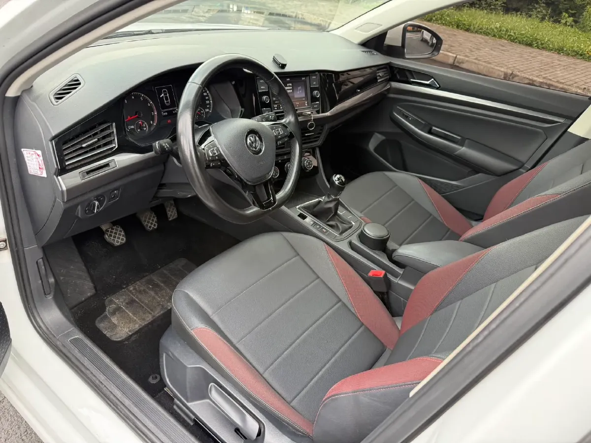 2019 Dongfeng RuiQi 6 2.4L 158HP L4 5MT,autocango,china used car exporter,china ev exporter,chinese used car exporter,chinese used ev exporter