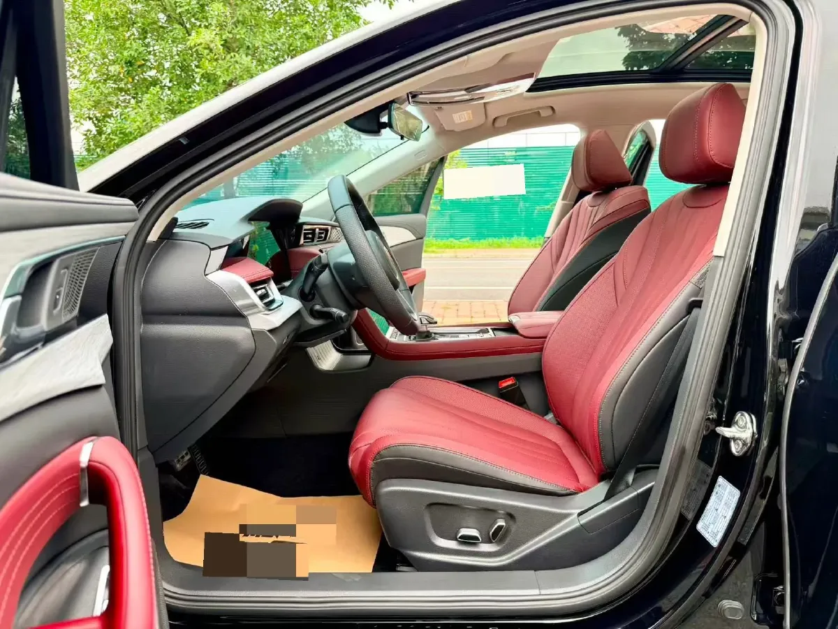 2024 HongQi H5 2.0T 224HP L4 8AT,autocango,china used car exporter,china ev exporter,chinese used car exporter,chinese used ev exporter