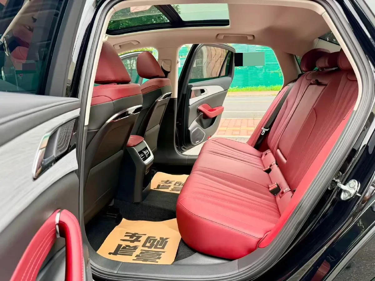 2024 HongQi H5 2.0T 224HP L4 8AT,autocango,china used car exporter,china ev exporter,chinese used car exporter,chinese used ev exporter