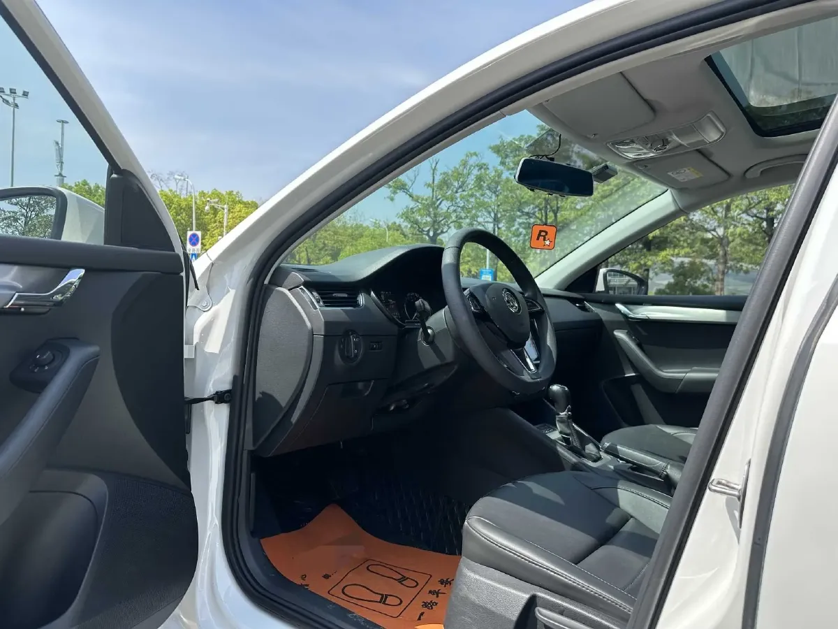 2020 Skoda Octavia 1.5L 113HP L4 6AT,autocango,china used car exporter,china ev exporter,chinese used car exporter,chinese used ev exporter