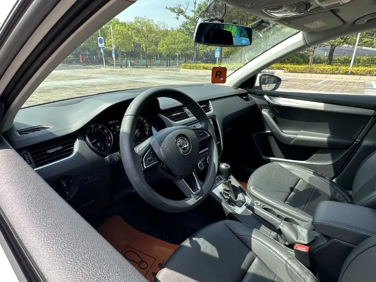 2020 Skoda Octavia 1.5L 113HP L4 6AT,autocango,china used car exporter,china ev exporter,chinese used car exporter,chinese used ev exporter