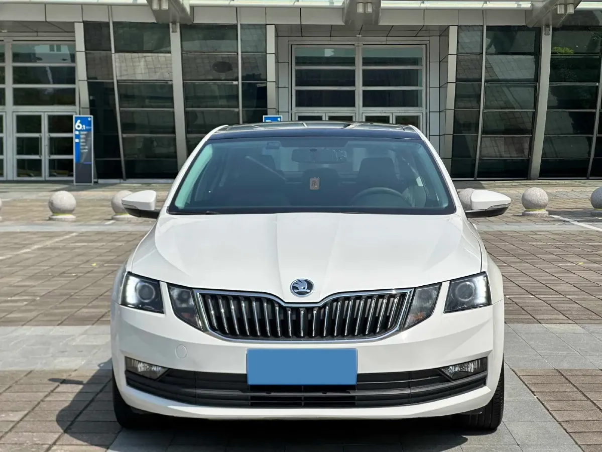 2020 Skoda Octavia 1.5L 113HP L4 6AT,autocango,china used car exporter,china ev exporter,chinese used car exporter,chinese used ev exporter
