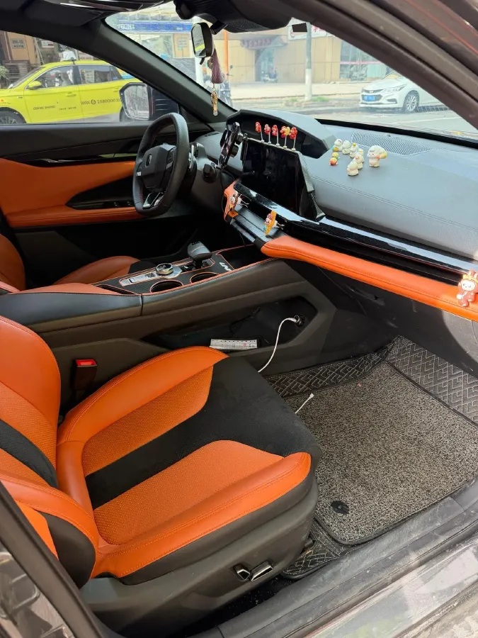 2024 ChangAn UNI-V 2.0T 233HP L4 8AT,autocango,china used car exporter,china ev exporter,chinese used car exporter,chinese used ev exporter