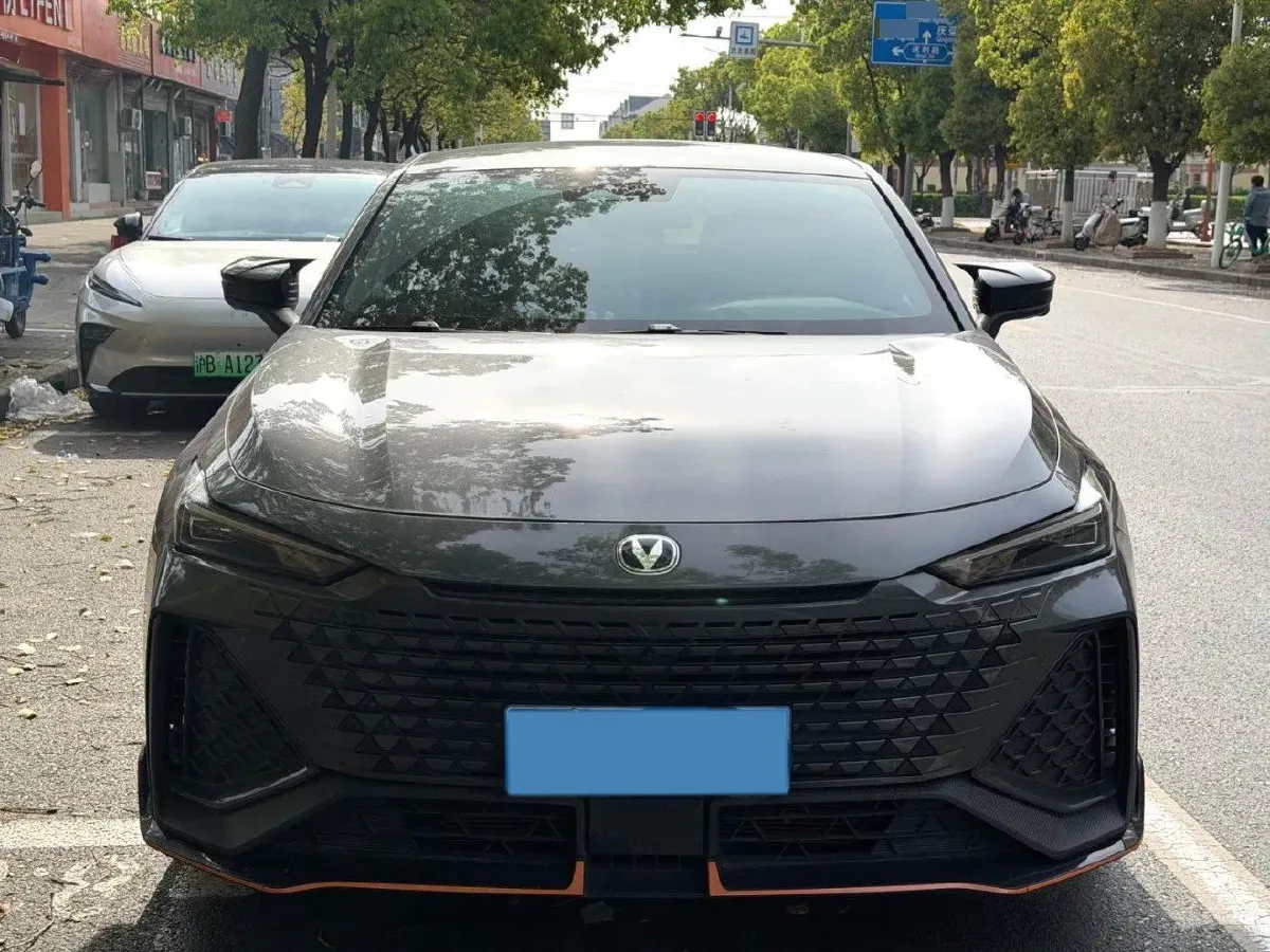 2024 ChangAn UNI-V 2.0T 233HP L4 8AT,autocango,china used car exporter,china ev exporter,chinese used car exporter,chinese used ev exporter