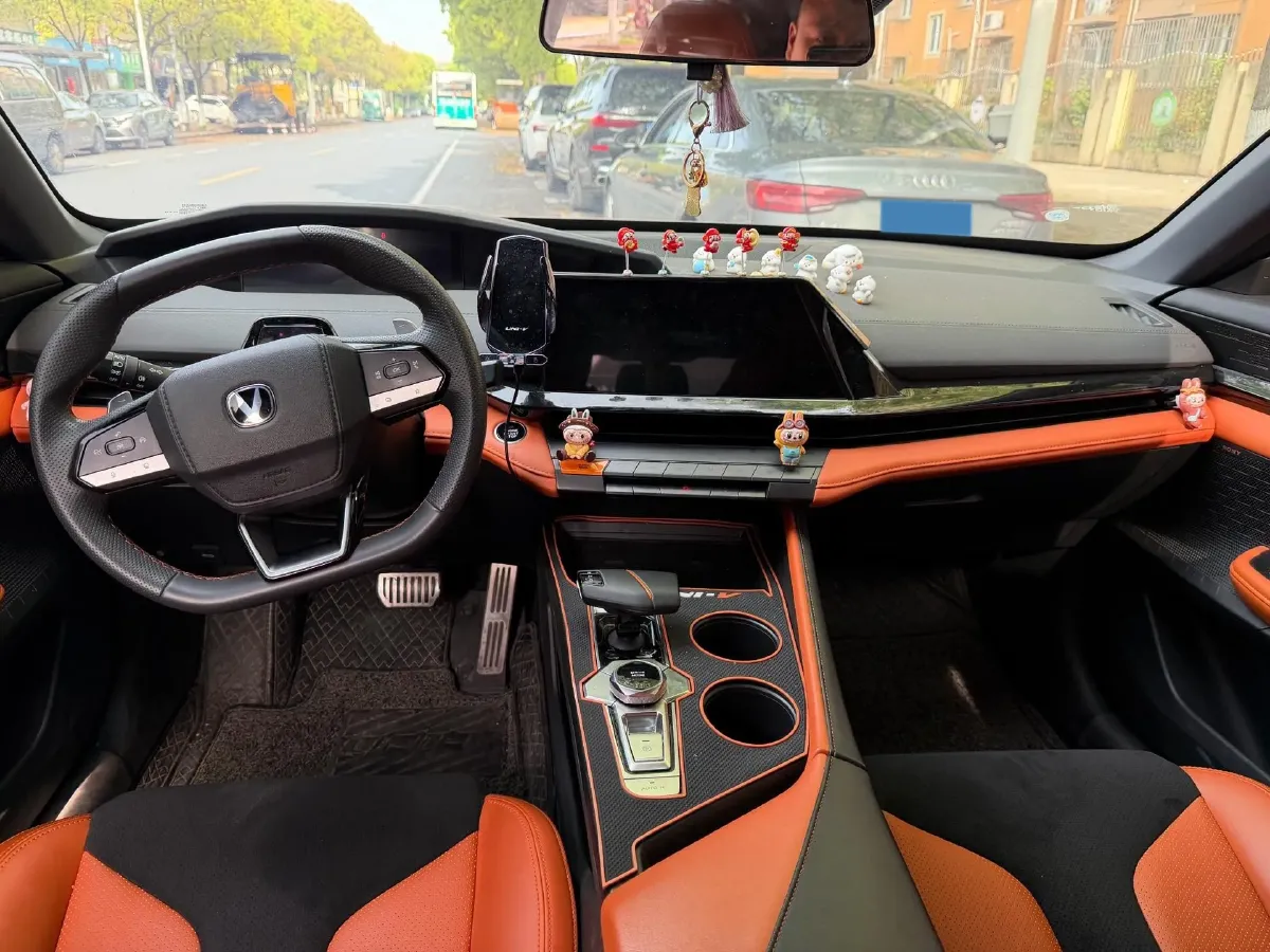 2024 ChangAn UNI-V 2.0T 233HP L4 8AT,autocango,china used car exporter,china ev exporter,chinese used car exporter,chinese used ev exporter