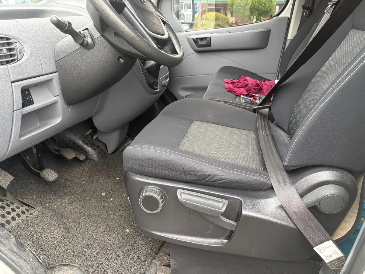 2019 MAXUS XinTu V80 2.0T 139HP L4 6MT,autocango,china used car exporter,china ev exporter,chinese used car exporter,chinese used ev exporter