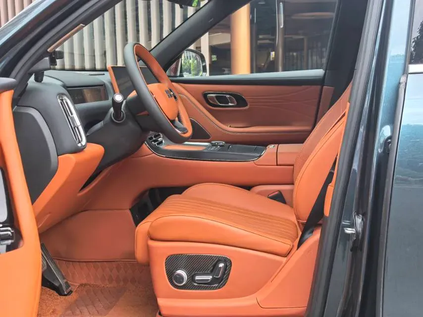 2025 Volkswagen Tiguan L 2.0T 220HP L4 7DCT,autocango,china used car exporter,china ev exporter,chinese used car exporter,chinese used ev exporter