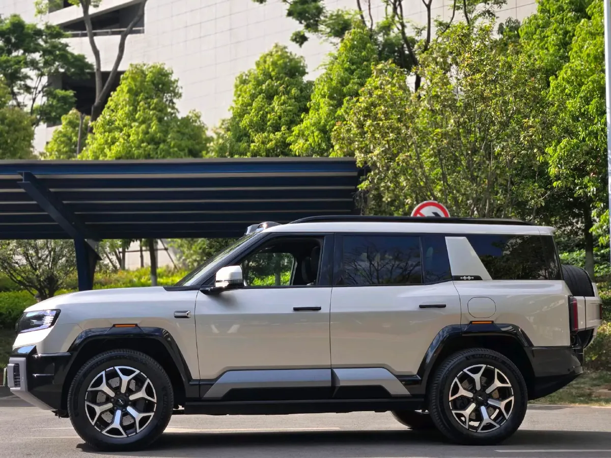 2025 FangChengBao Bao 8 2.0T 245HP L4 E-CVT PHEV 36.8KWH,autocango,china used car exporter,china ev exporter,chinese used car exporter,chinese used ev exporter