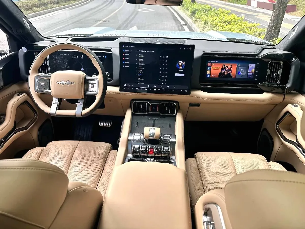 2025 FangChengBao Bao 8 2.0T 245HP L4 E-CVT PHEV 36.8KWH,autocango,china used car exporter,china ev exporter,chinese used car exporter,chinese used ev exporter