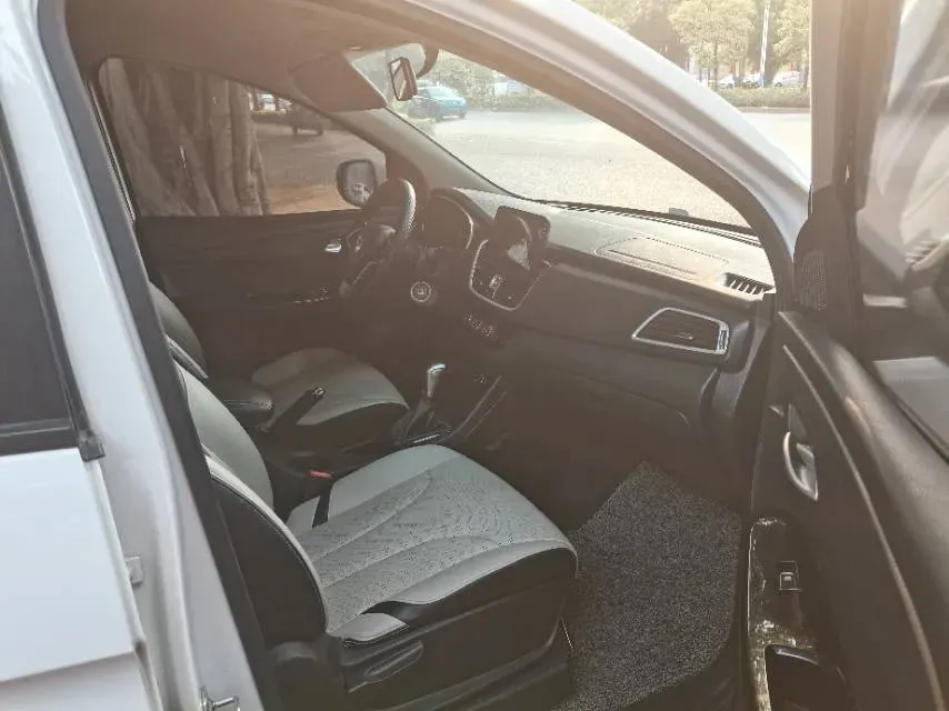 2021 BaoJun 730 1.5T 147HP L4 CVT,autocango,china used car exporter,china ev exporter,chinese used car exporter,chinese used ev exporter