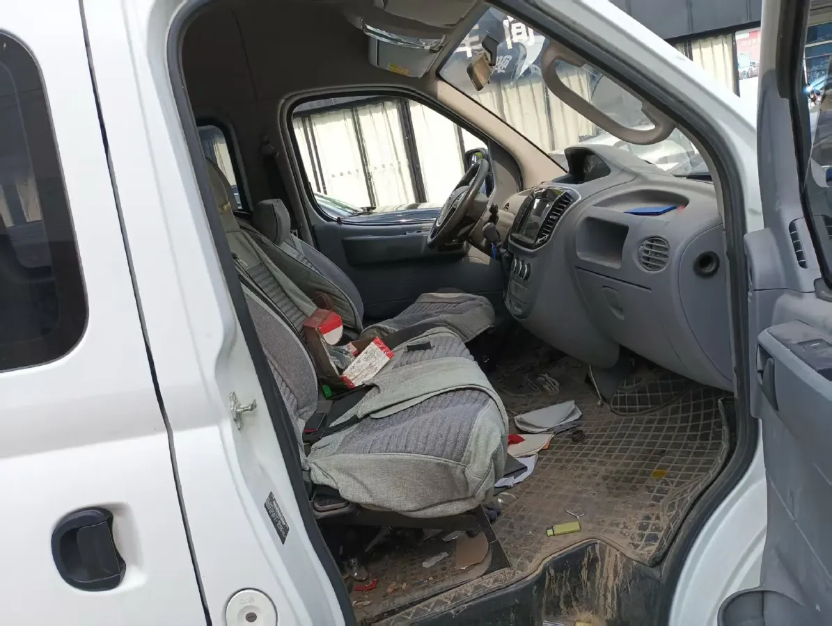 2020 MAXUS XinTu V80 2.5T 136HP L4 6MT,autocango,china used car exporter,china ev exporter,chinese used car exporter,chinese used ev exporter