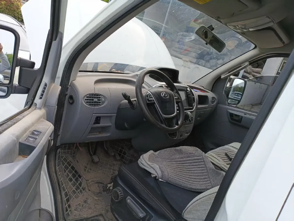 2020 MAXUS XinTu V80 2.5T 136HP L4 6MT,autocango,china used car exporter,china ev exporter,chinese used car exporter,chinese used ev exporter