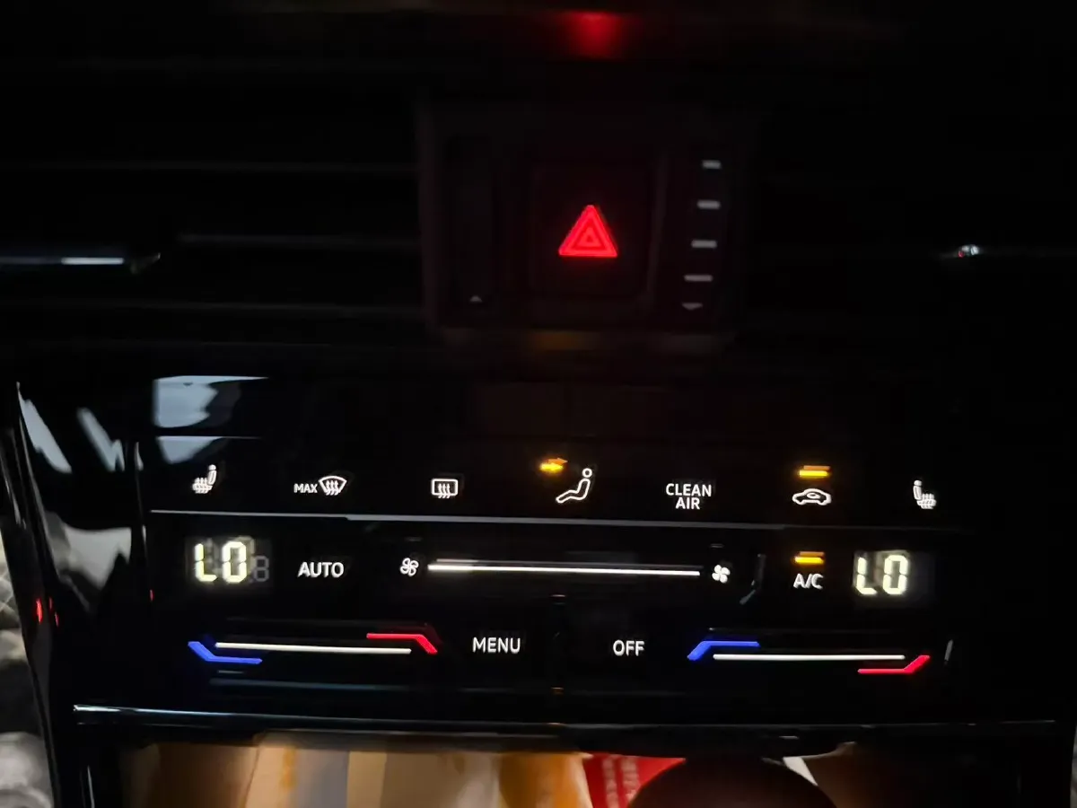 2020 Volkswagen Passat 2.0T 186HP L4 7DCT,autocango,china used car exporter,china ev exporter,chinese used car exporter,chinese used ev exporter