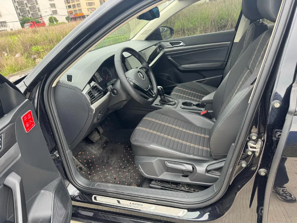 2018 Skoda Karoq 1.4T 150HP L4 7DCT,autocango,china used car exporter,china ev exporter,chinese used car exporter,chinese used ev exporter