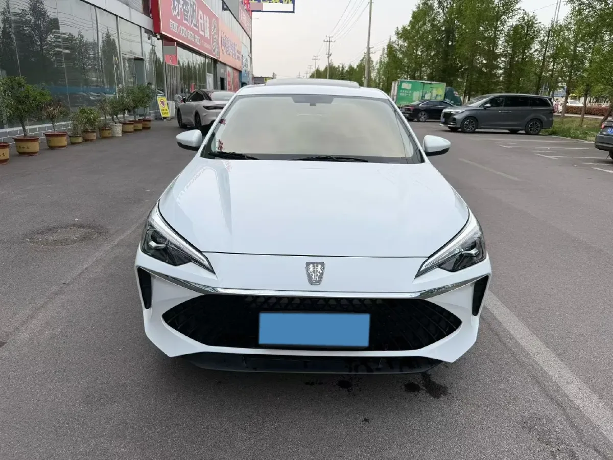 2023 Roewe i5 1.5L 129HP L4 5MT,autocango,china used car exporter,china ev exporter,chinese used car exporter,chinese used ev exporter