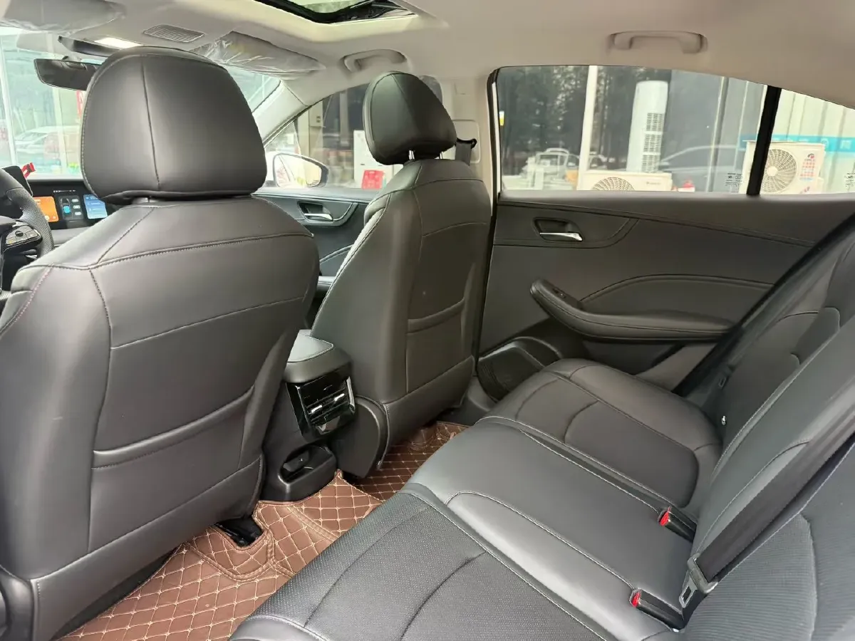 2023 Roewe i5 1.5L 129HP L4 5MT,autocango,china used car exporter,china ev exporter,chinese used car exporter,chinese used ev exporter