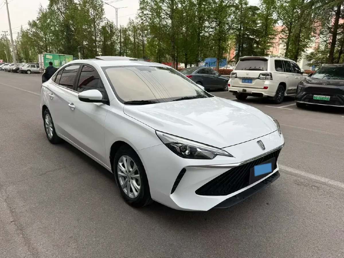 2023 Roewe i5 1.5L 129HP L4 5MT,autocango,china used car exporter,china ev exporter,chinese used car exporter,chinese used ev exporter