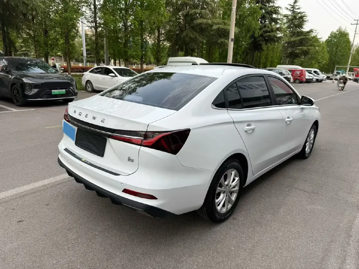 2023 Roewe i5 1.5L 129HP L4 5MT,autocango,china used car exporter,china ev exporter,chinese used car exporter,chinese used ev exporter
