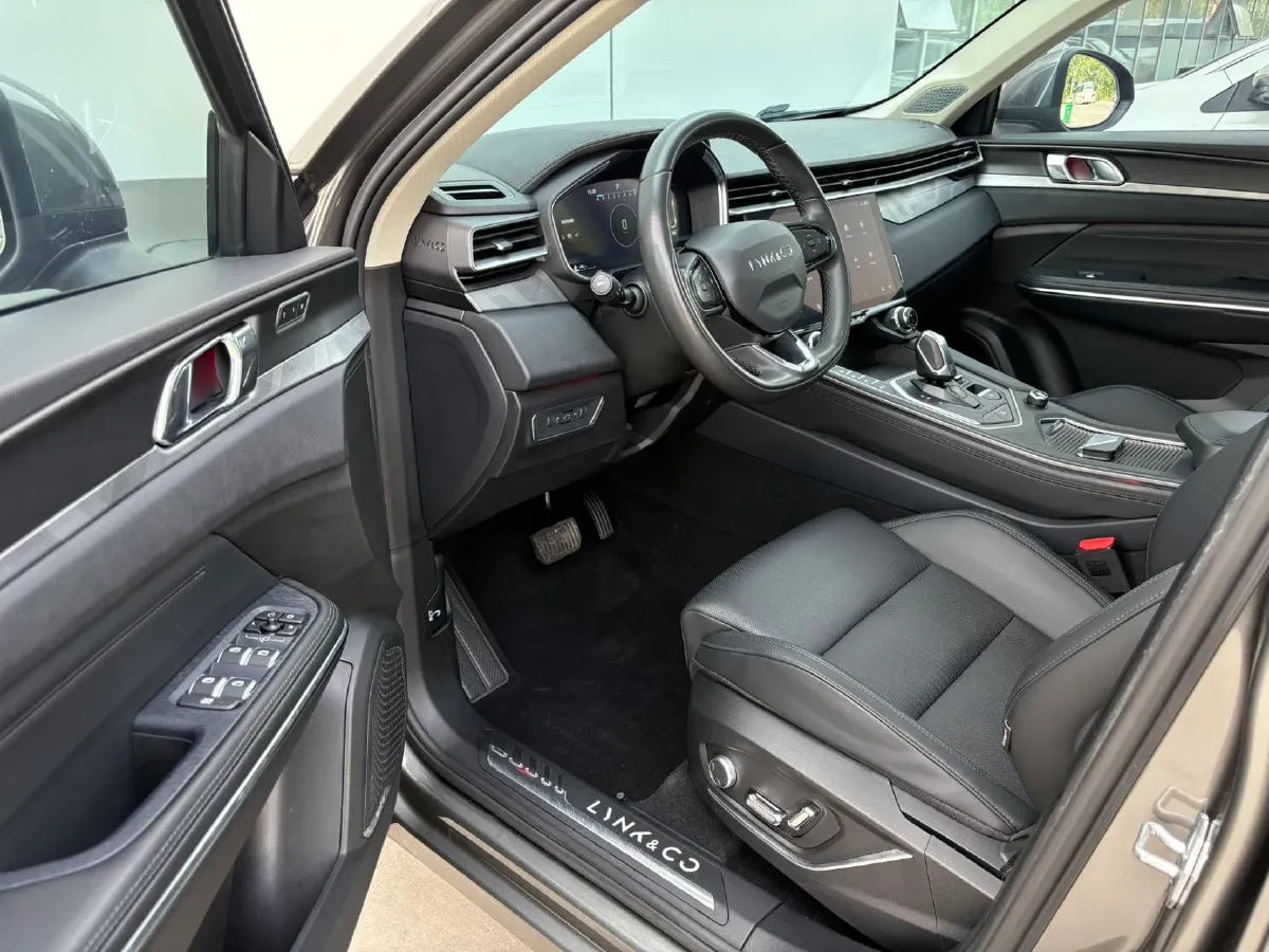 2021 LYNK&CO 01 2.0T 218HP L4 8AT,autocango,china used car exporter,china ev exporter,chinese used car exporter,chinese used ev exporter