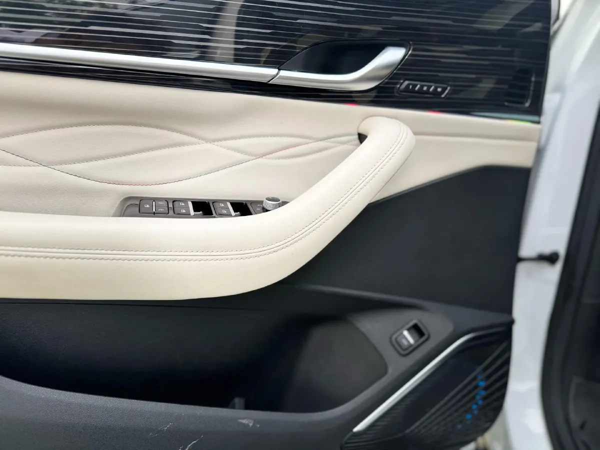 2021 Geely Monjaro 2.0T 218HP L4 7DCT,autocango,china used car exporter,china ev exporter,chinese used car exporter,chinese used ev exporter