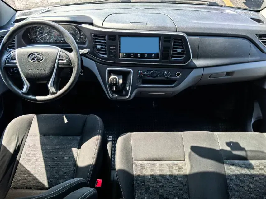 2021 MAXUS XinTu V80 2.0T 139HP L4 6MT,autocango,china used car exporter,china ev exporter,chinese used car exporter,chinese used ev exporter